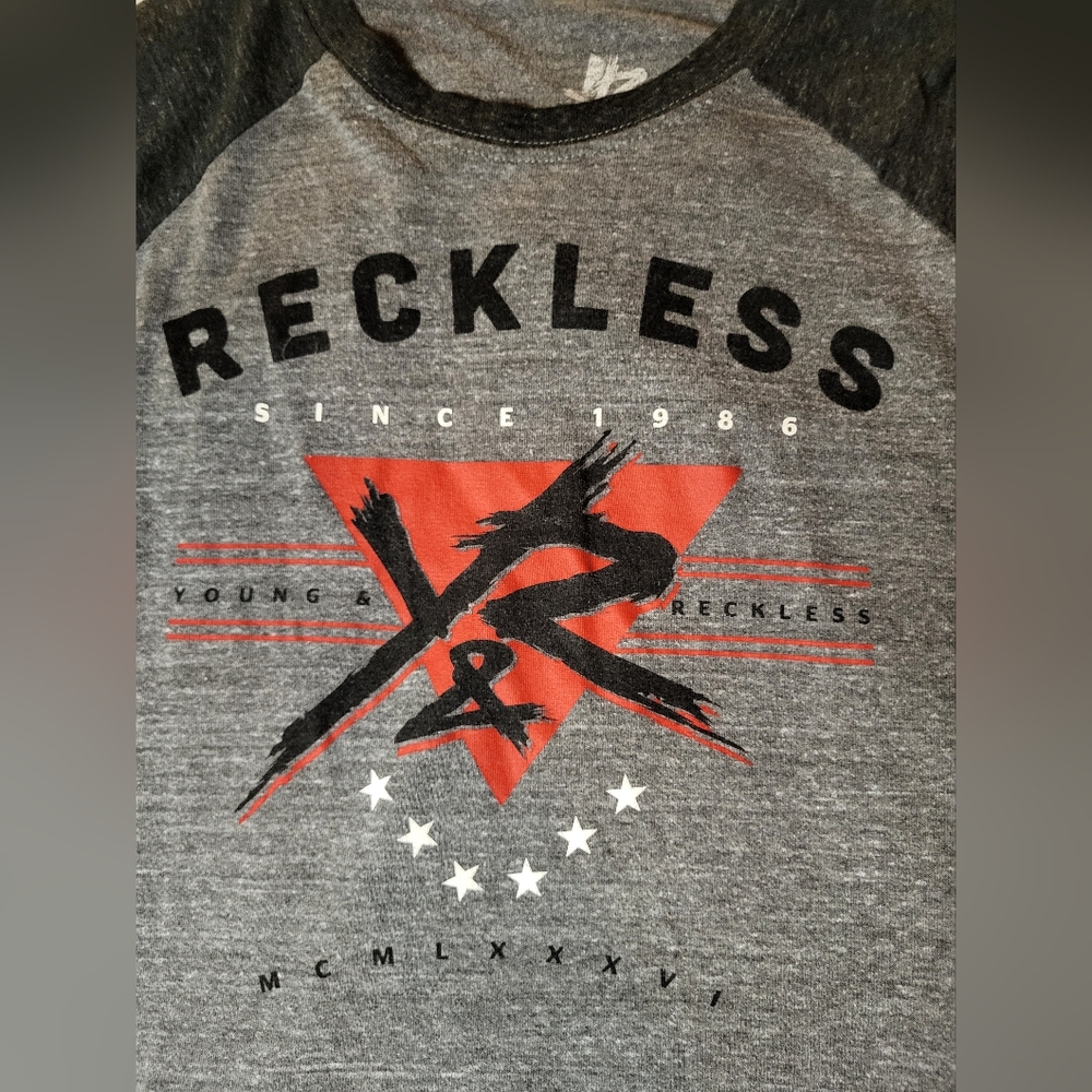 Young and Reckless long sleeve t‎